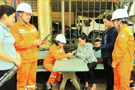 PC Hòa Bình triển khai thanh toán tiền điện không dùng tiền mặt - lan tỏa chuyển đổi số