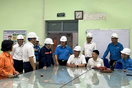 EVNGENCO1 thăm và tặng quà người lao động Công ty Nhiệt điện Quảng Ninh