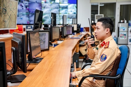 "Quét" nồng độ cồn siêu tốc: CSGT Hà Nội có trợ thủ đắc lực