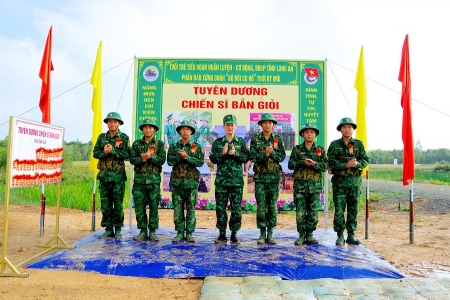Chiến sĩ mới Tiểu đoàn Huấn luyện – Cơ động: Nỗ lực, bản lĩnh, tự tin hoàn thành kiểm tra thực hành bắn đạn thật và ném lựu đạn