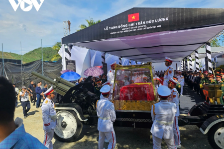 Lễ an táng nguyên Chủ tịch nước Trần Đức Lương tại quê nhà Quảng Ngãi