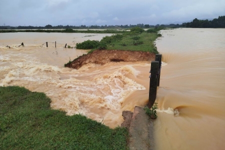 Hà Tĩnh: Một đoạn đập Hà bị vỡ sau mưa lớn