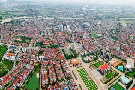 Bộ Chính trị yêu cầu hoàn tất sắp xếp cấp xã trước ngày 15/7, cấp tỉnh trước ngày 15/8