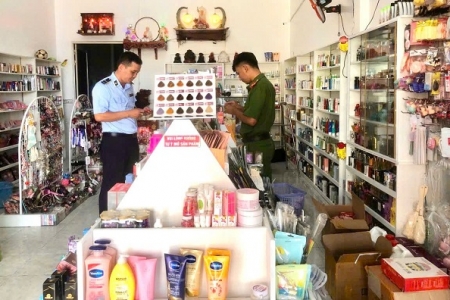 Cà Mau: Thu giữ 2.000 sản phẩm mỹ phẩm không rõ nguồn gốc, bán tràn lan trên Facebook