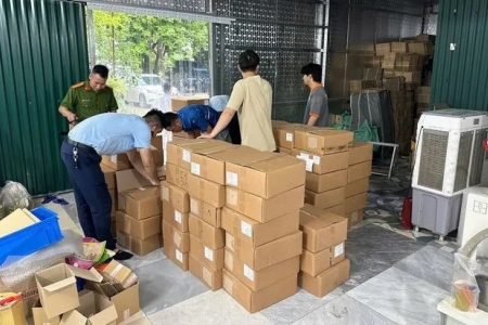 Phát hiện hàng ngàn lọ mỹ phẩm nhập lậu