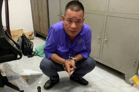 Bắt 2 đối tượng tàng trữ, mua bán vũ khí quân dụng