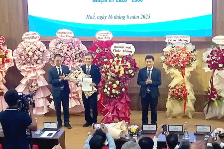 Công bố Nghị quyết Hội đồng trường và Chủ tịch Hội đồng trường Đại học Y- Dược, Đại học Huế