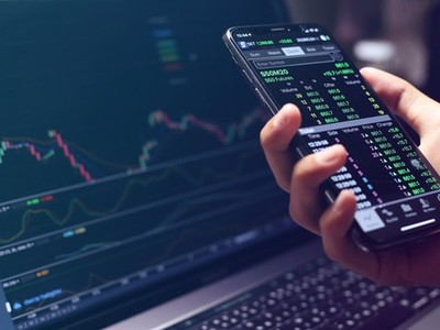 VN-Index hôm nay: Nhà đầu tư xem xét giao dịch cổ phiếu bán lẻ, chứng khoán, bất động sản