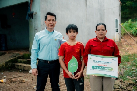 500 triệu đồng từ phiên livestream BĐS đầu tiên của Sunshine Group đã đến tay hai hoàn cảnh đặc biệt tại Thanh Hoá