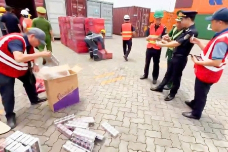 Lật tẩy thủ đoạn buôn lậu "đội lốt" hàng quá cảnh