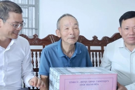 Phó Chủ tịch Thường trực UBND tỉnh Thanh Hóa thăm gia đình chính sách