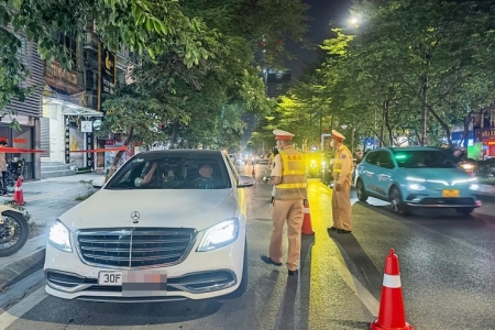 Hà Nội: Cảnh sát giao thông tăng cường xử lý vi phạm nồng độ cồn
