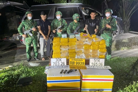 Hà Tĩnh: Triệt phá đường dây ma túy lớn, bắt giữ 2 đối tượng cùng 45kg ma túy và súng quân dụng tại Cầu Treo