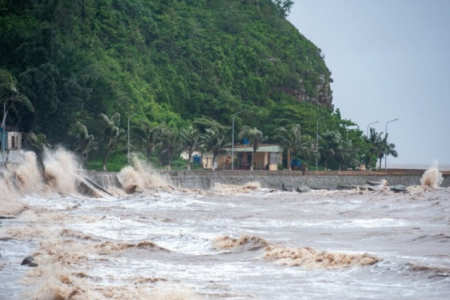 Sau bão số 3 Wipha, triều cường dâng cao ven biển Bắc Bộ, nguy cơ ngập lụt