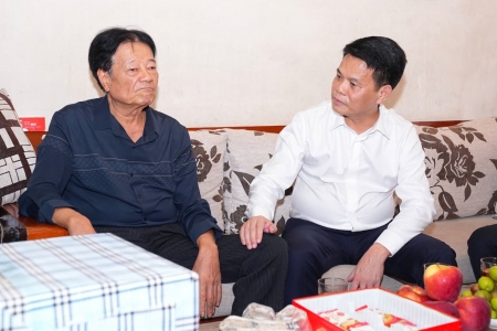 Chủ tịch UBND TP. Hải Phòng thăm, tặng quà gia đình người có công nhân dịp Kỷ niệm 78 năm Ngày Thương binh, liệt sỹ