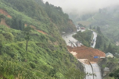 Lào Cai: Công bố tình huống khẩn cấp về thiên tai tại vị trí sạt lở khu vực trạm thu phí BOT Lào Cai - Sa Pa