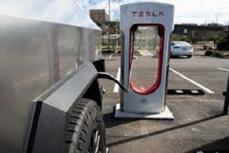 Sự cố Cybertruck cạn pin dù cắm sạc: Hóa ra không phải do nóng hay sạc liên tục, Tesla xử lý êm đẹp