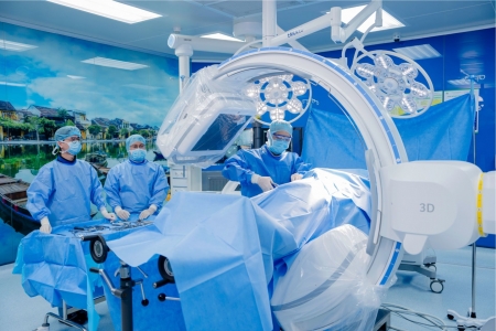 BVĐK Hồng Ngọc hợp tác quốc tế chia sẻ kinh nghiệm ứng dụng C-arm trong phẫu thuật chấn thương chỉnh hình