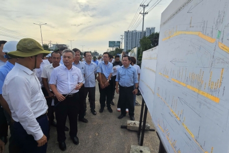 Phó Chủ tịch UBND TP. HCM Bùi Xuân Cường khảo sát nhiều công trình giao thông trọng điểm