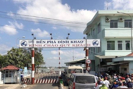Vĩnh Long đề xuất miễn giá vé qua phà Đình Khao cho cán bộ từ Bến Tre (cũ)