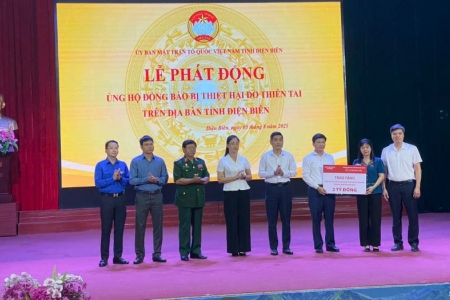 Agribank trao tặng 2 tỷ đồng ủng hộ đồng bào bị thiệt hại do thiên tai