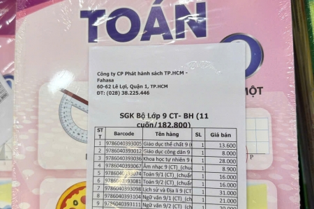 Sách giáo khoa năm học 2025-2026: Giá giảm, sức mua tăng mạnh trước thềm năm học mới