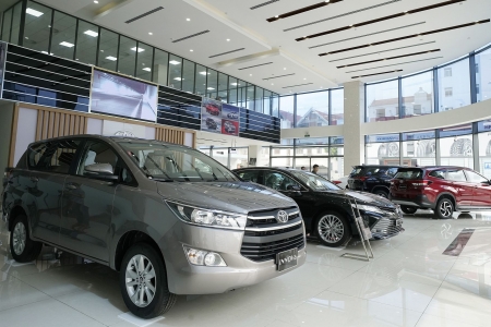 Các hãng ô tô đồng loạt khuyến mại, duy trì thị phần