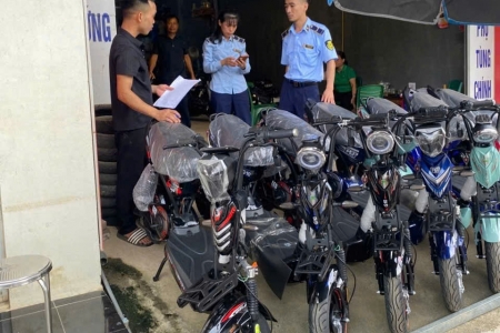 Xử lý vi phạm và tịch thu 5 chiếc xe đạp điện không rõ nguồn gốc, xuất xứ