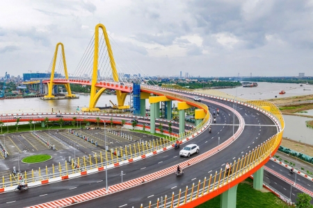 Vingroup công bố 2 trụ cột hoạt động mới là hạ tầng và năng lượng xanh