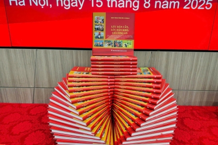 'Lúc dân cần, lúc dân khó, có Công an' - Ấn phẩm ý nghĩa, sâu sắc về lực lượng Công an nhân dân vì nước quên thân, vì dân phục vụ