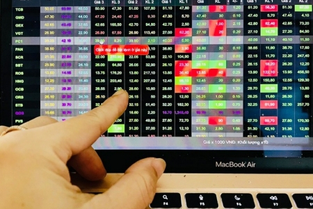 Cổ phiếu VN30 bị xả mạnh sát ATC, VN-Index bốc hơi 16 điểm