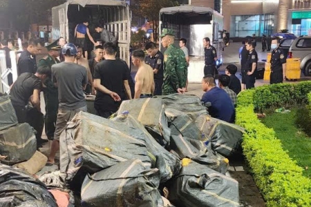 Lào Cai phát hiện và thu giữ hơn 10 tấn hàng thực phẩm đông lạnh không rõ nguồn gốc