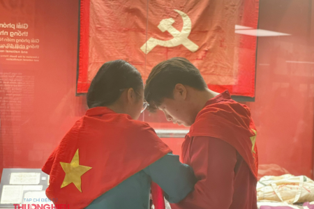 Giới trẻ tìm về Bảo tàng Lịch sử Quân sự Việt Nam để ‘chạm vào’ ký ức lịch sử, tình yêu đất nước âm thầm lớn lên