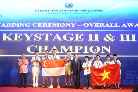 Đội Việt Nam và Singapore vô địch toàn đoàn tại Kỳ thi Toán học quốc tế 2025