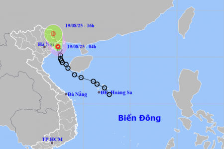 Áp thấp nhiệt đới giật cấp 8 đổ bộ vào Quảng Ninh