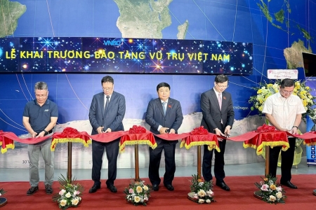 Phó Thủ tướng Nguyễn Chí Dũng dự lễ khai trương Bảo tàng Vũ trụ Việt Nam