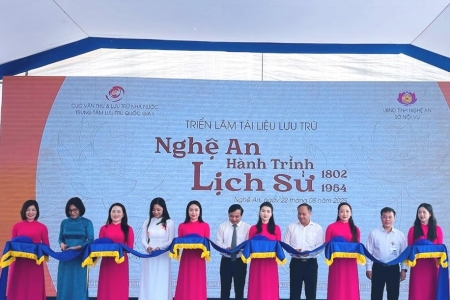 Triển lãm tài liệu lưu trữ tái hiện hành trình lịch sử Nghệ An giai đoạn 1802 - 1954