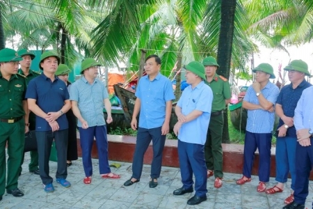 Thứ trưởng Bộ NN&MT kiểm tra công tác ứng phó với bão số 5 tại Thanh Hóa