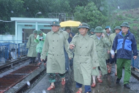 Bí thư Tỉnh ủy Thanh Hóa kiểm tra công tác ứng phó bão số 5