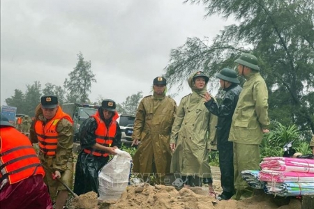 Phó Thủ tướng Trần Hồng Hà kiểm tra công tác ứng phó mưa bão tại Hà Tĩnh