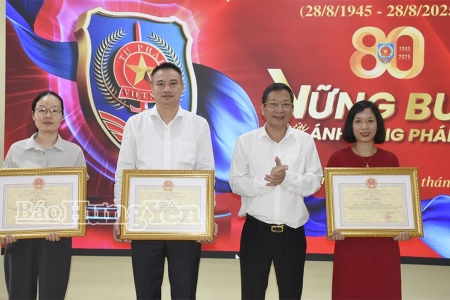 Hưng Yên: Tặng bằng khen cho cán bộ ngành Tư pháp có thành tích xuất sắc