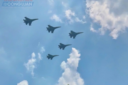 Hà Nội: Yêu cầu người dân không thả diều, bóng bay, đèn trời ảnh hưởng an toàn bay dịp 2/9