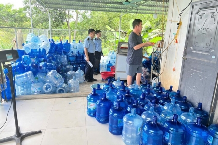 Hai cơ sở sản xuất nước uống đóng chai tại Lạng Sơn bị thu hồi sản phẩm, yêu cầu tạm ngừng hoạt động