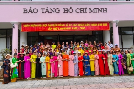 Tiểu thương chợ Đông Ba - Rộn ràng các hoạt động chào mừng 80 năm Cách mạng Tháng Tám, Quốc khánh 2/9