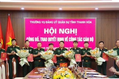 Bộ CHQS tỉnh Thanh Hóa trao quyết định thăng quân hàm cho 6 đồng chí