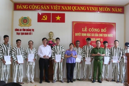 Đặc xá 9 phạm nhân tại trại tạm giam số 1 công an tỉnh Quảng Trị