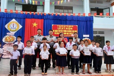 Chi đội Kiểm ngư số 4 đồng hành cùng học sinh đến trường năm học 2025 - 2026