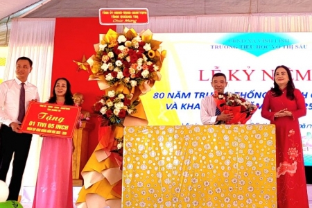 Bí thư Tỉnh ủy Quảng Trị Lê Ngọc Quang dự lễ khai giảng tại xã Vĩnh Linh