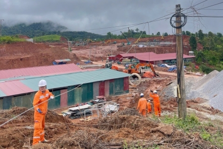 Đội Quản lý Điện lực khu vực Na Sang đồng hành cùng ngôi trường kiểu mẫu