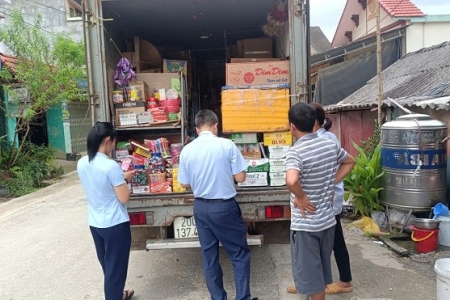 Thái Nguyên: Hai hộ kinh doanh bị phạt 5,5 triệu đồng, tiêu hủy hơn 3.600 sản phẩm lậu